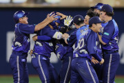 画像・写真：祝福される京田　プロ野球