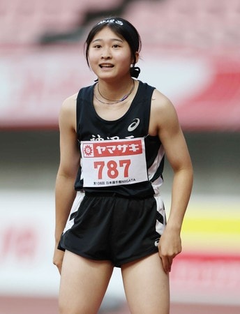 女子１００メートル準決勝のレースを終えた三好美羽＝２７日、新潟・デンカビッグスワンスタジアム
