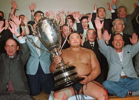 今日は何の日？】 2003年1月20日 大相撲の第65代横綱貴乃花が引退 