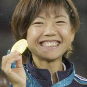 女子マラソン高橋、会心の金メダル(2000/9/24)：時事ドットコム