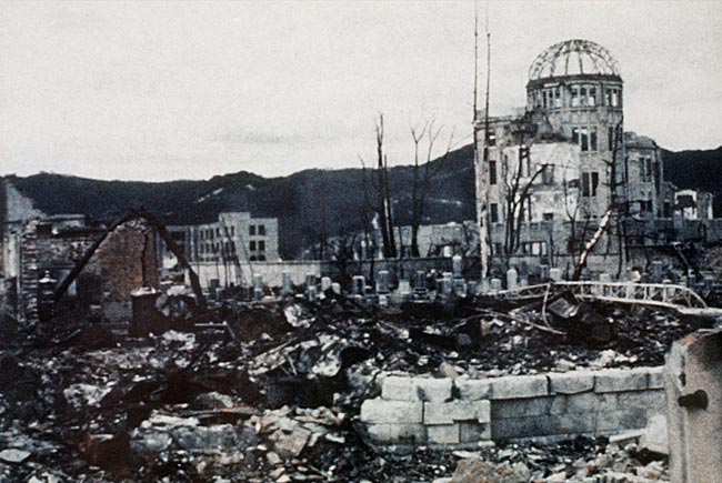 　原爆が投下された広島市内【時事通信社】
