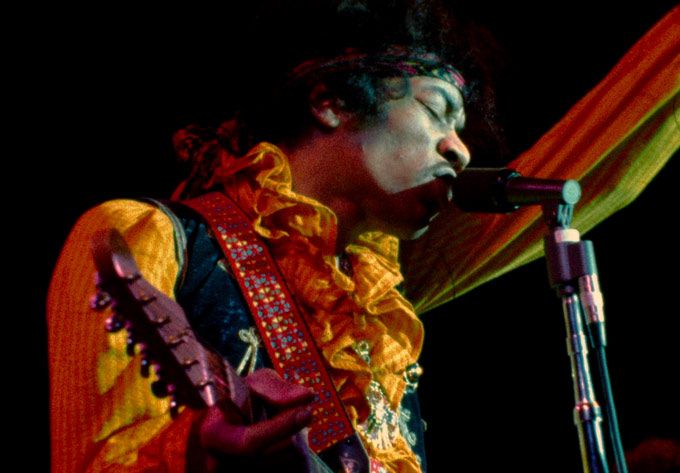ジミ・ヘンドリックスは現在でもロック史上最高のギタリストとして評価されている🄫2002 THE MONTEREY INTERNATIONAL POP FESTIVAL FOUNDATION