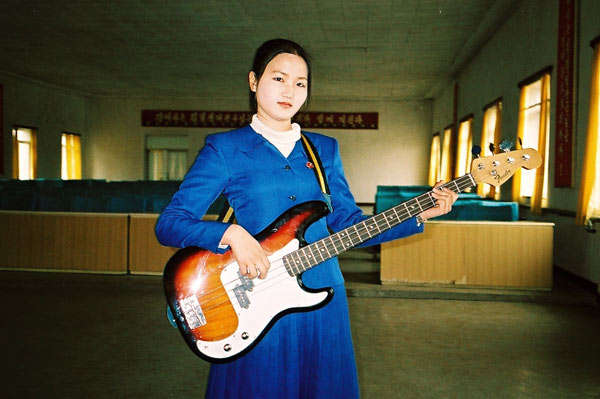 爆風スランプのドラマー、ファンキー末吉さんは…：北朝鮮のロック少女 