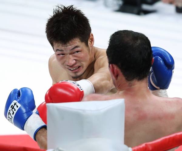WBC世界フェザー級チャンピオン長谷川穂積実使用グローブ - ボクシング