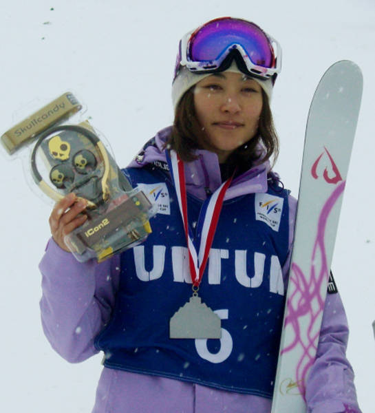 国際スキー連盟公認大会のフリースタイルス…：女子モーグル 上村愛子 