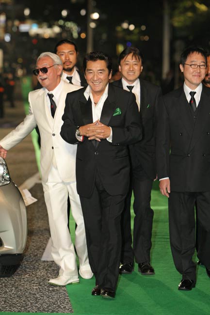 東京国際映画祭のオープニングイベントでグリー…：俳優・松方弘樹さん 写真特集：時事ドットコム