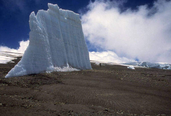 キリマンジャロ（５８９５…：地球温暖化～キリマンジャロの雪が消える ...