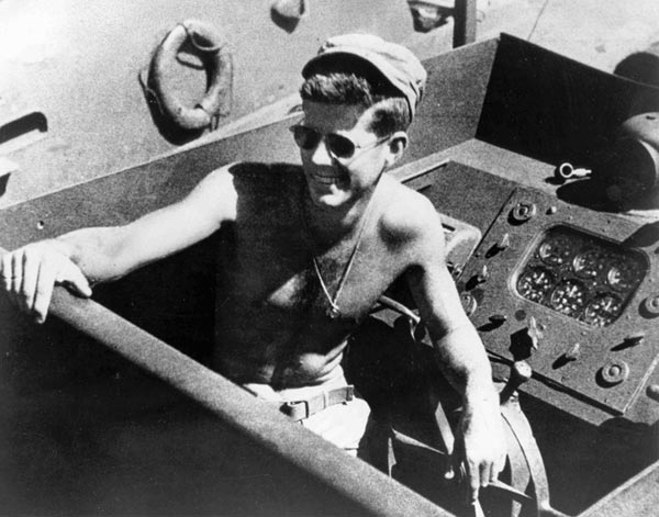 第２次世界大戦で海軍に従軍した当時のジ…：ケネディ米大統領暗殺事件 ...