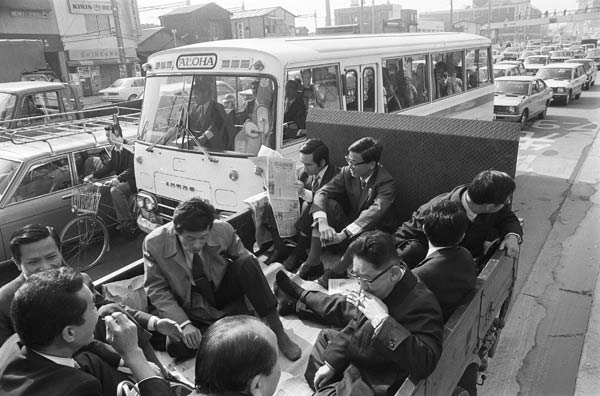 昭和４９年、春闘共闘委が組織した８１単産、６００万人…：昭和の街角 
