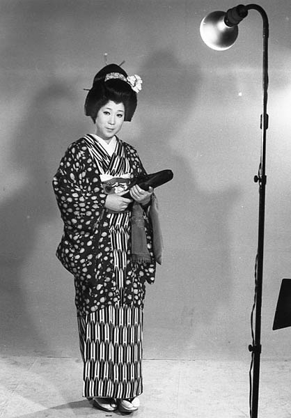 歌手の島倉千代子さん。１９７２年撮影：歌手 島倉千代子さん 写真特集：時事ドットコム