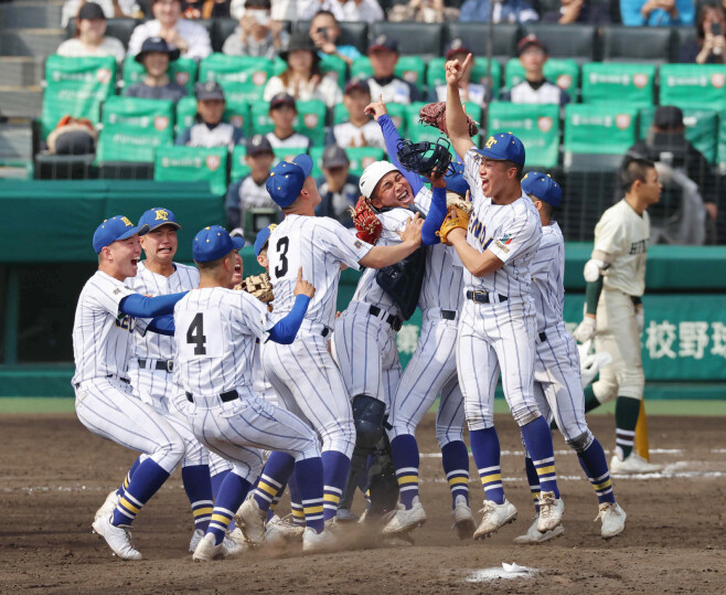 画像・写真：健大高崎、初の栄冠 高校野球：時事ドットコム