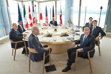 Prime Minister Fumio Kishida (front right) and U.S. President Joe Biden (front left) pose for a commemorative photo at the working lunch of the G7 Hiroshima Summit at the Grand Prince Hotel Hiroshima (representative) in Minami Ward, Hiroshima City, on the afternoon of the 19th. photographing)