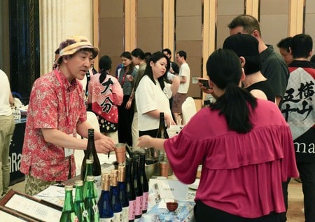 中国湖北省武漢市で開かれた日本酒の商談会＝７日