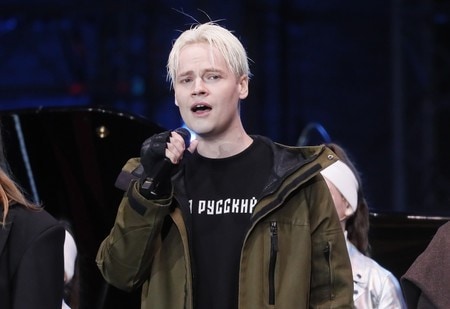 ロシアの人気歌手ヤロスラフ・ドロノフさん（芸名シャマン）＝４日、モスクワ（ＥＰＡ時事）