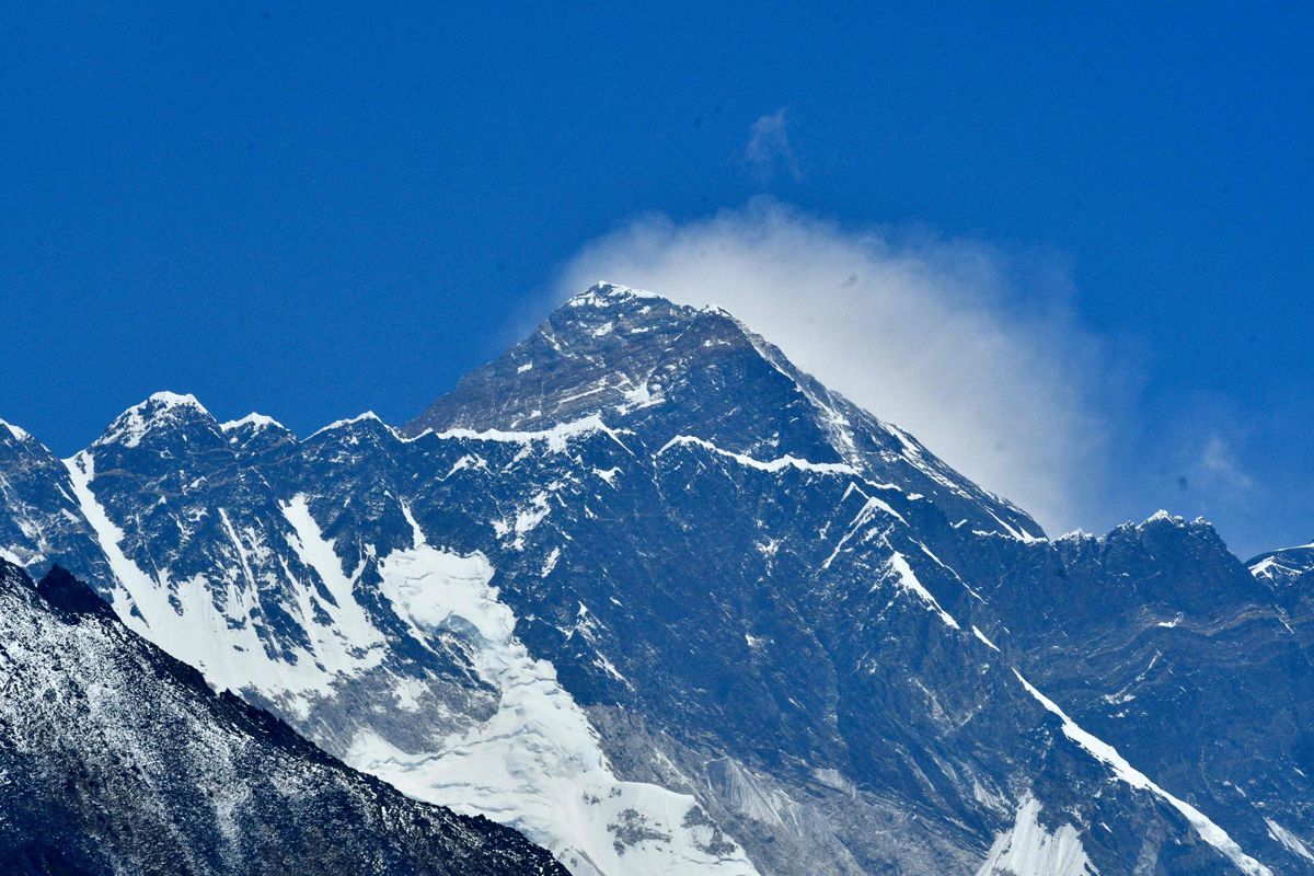 エベレスト、排せつ物持ち帰り義務化 汚染深刻「山が臭う」―ネパール ...