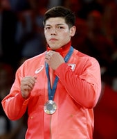 男子９０キロ級で銀メダルを獲得した村尾三四郎＝３１日、パリ